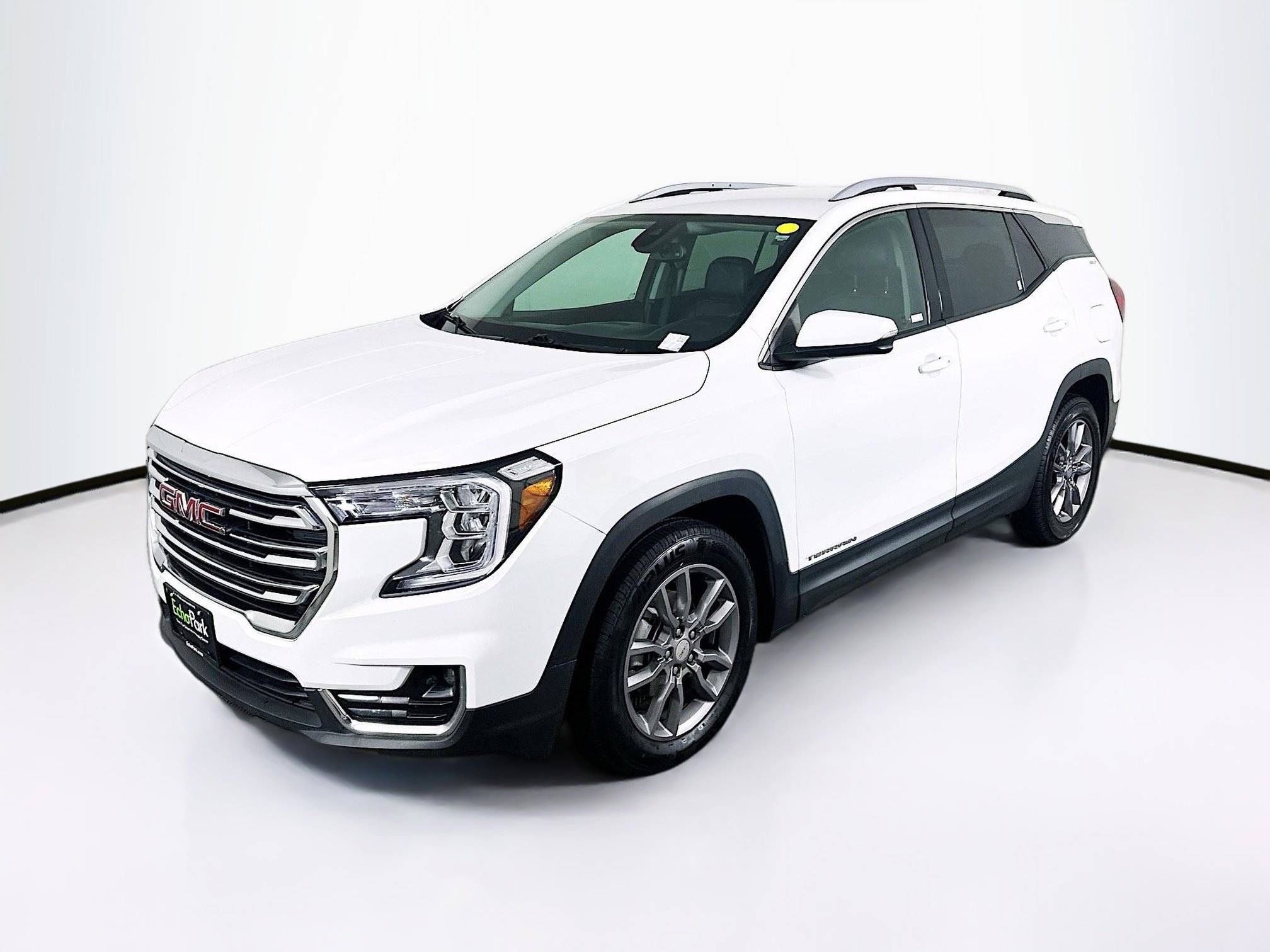 Used 2023 GMC Terrain SLT image 3