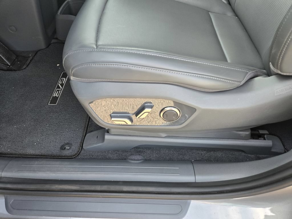 Used 2024 Kia EV9 Light Long Range RWD image 13