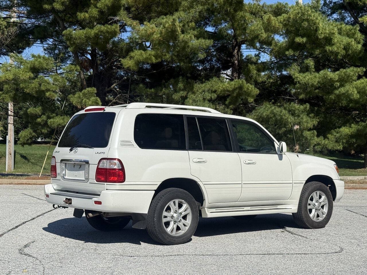 Used 2005 Lexus LX 470 4WD w/ Preferred Accessory Pkg image 5