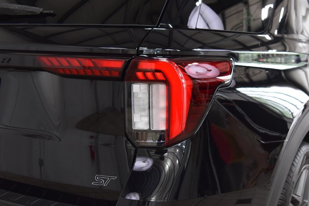 Used 2025 Ford Explorer ST w/ Sun And Sound Package AWD/4WD image 15