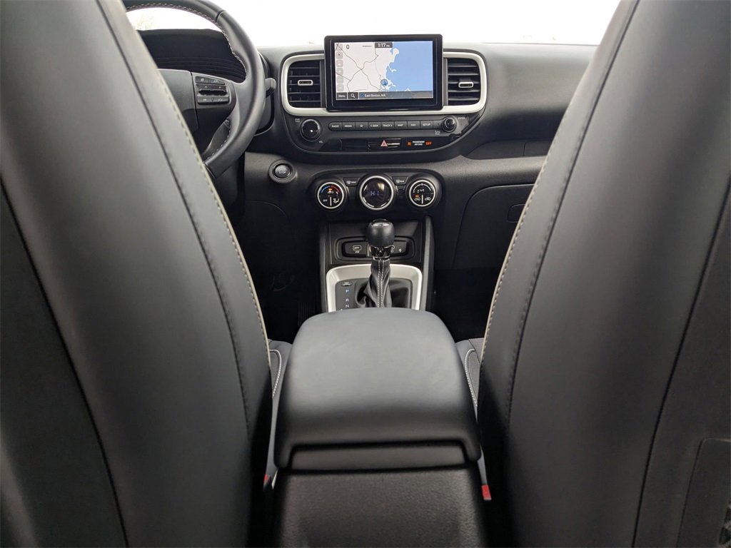 Used 2025 Hyundai Venue Limited image 29