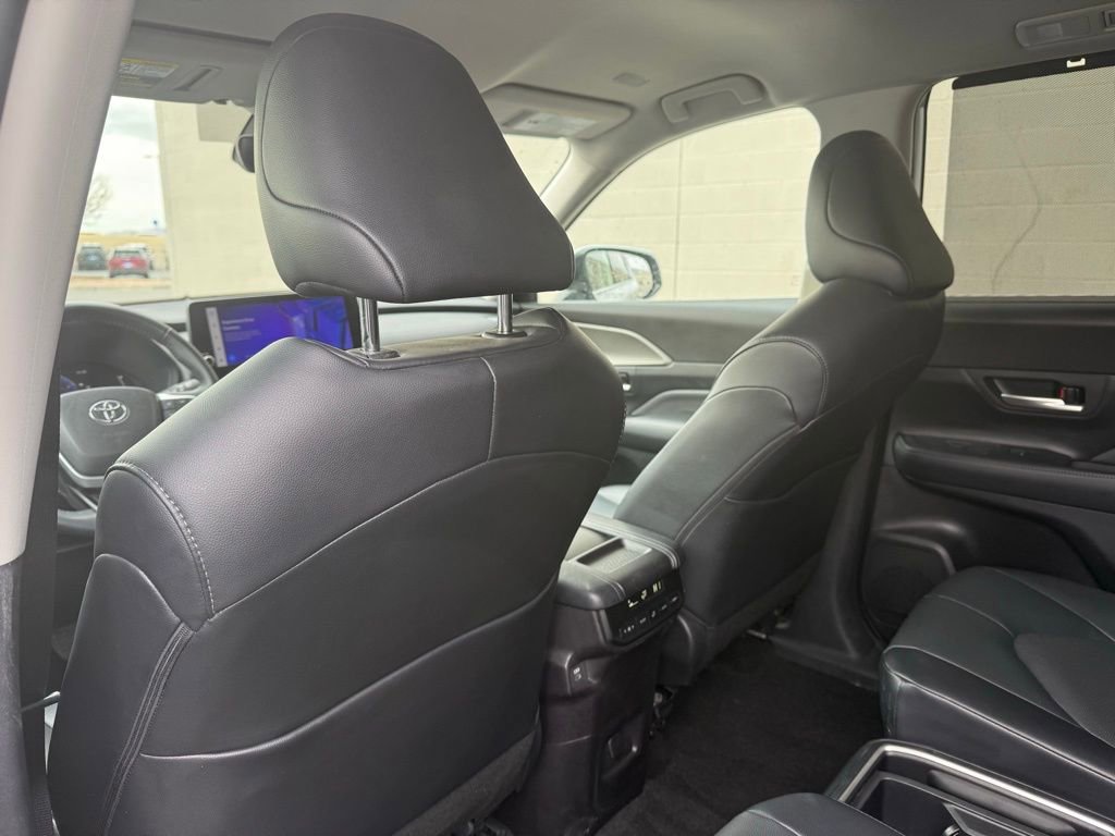 Used 2025 Toyota Grand Highlander AWD image 24