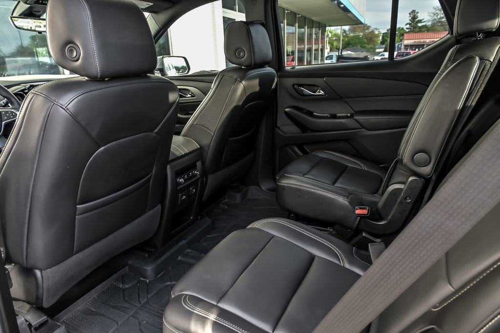 Used 2023 Chevrolet Traverse LT w/ LT Premium Package AWD/4WD image 19