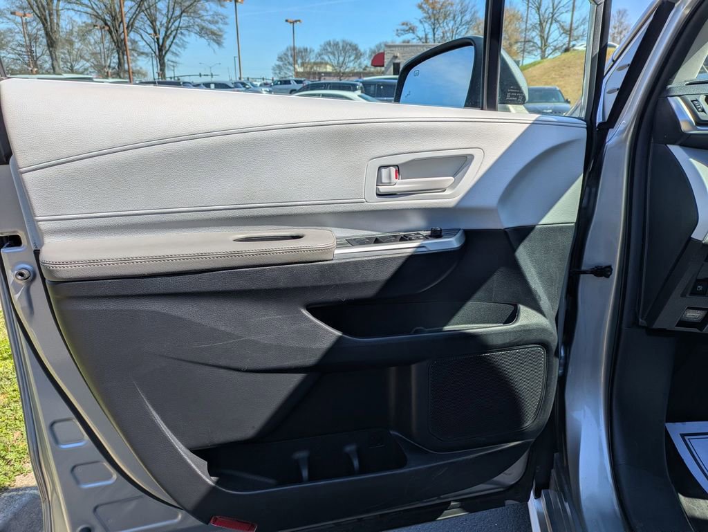 Used 2025 Toyota Sienna LE image 11