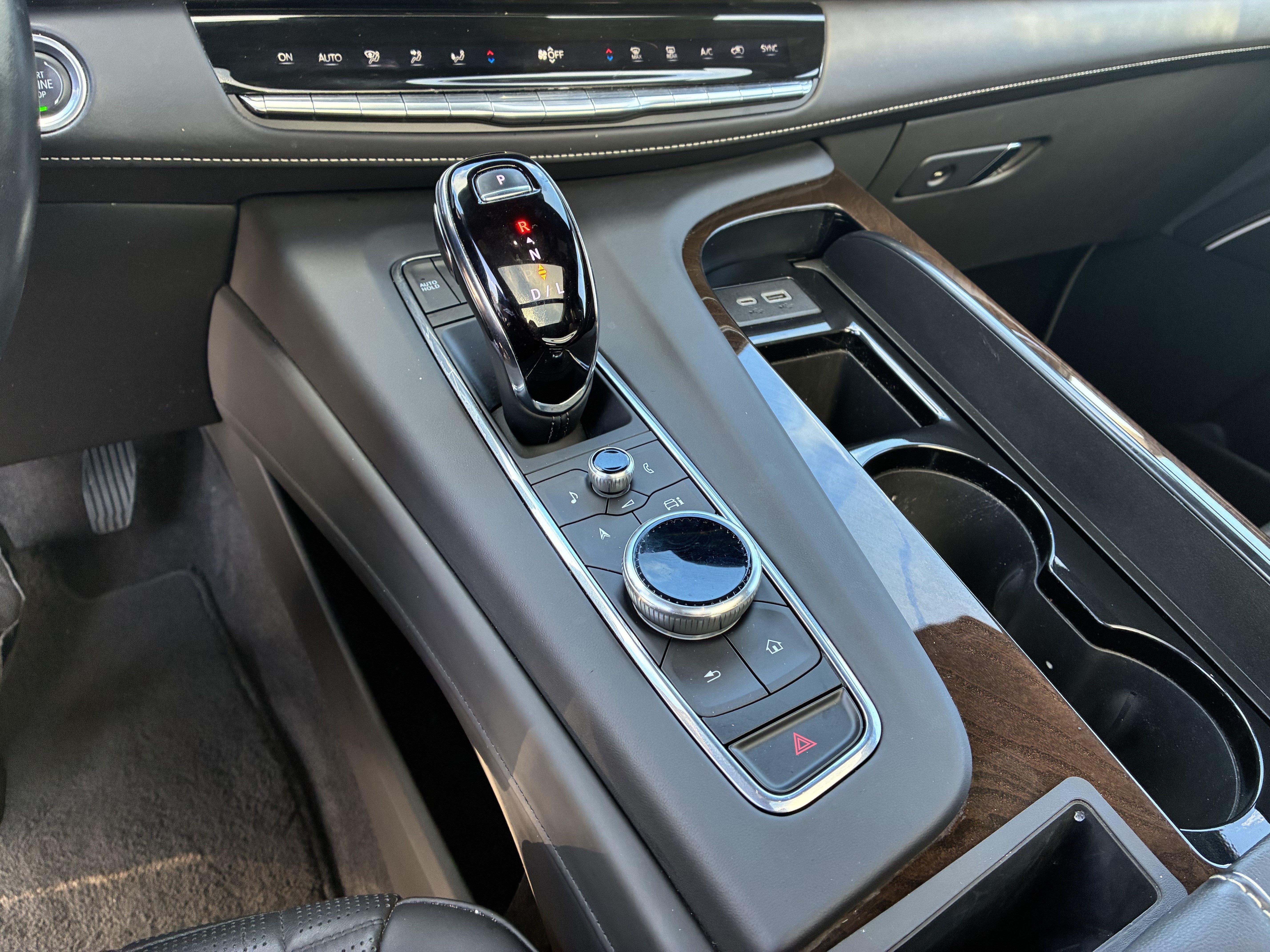 Used 2024 Cadillac Escalade Sport Platinum w/ LPO, ONYX Package AWD/4WD image 38
