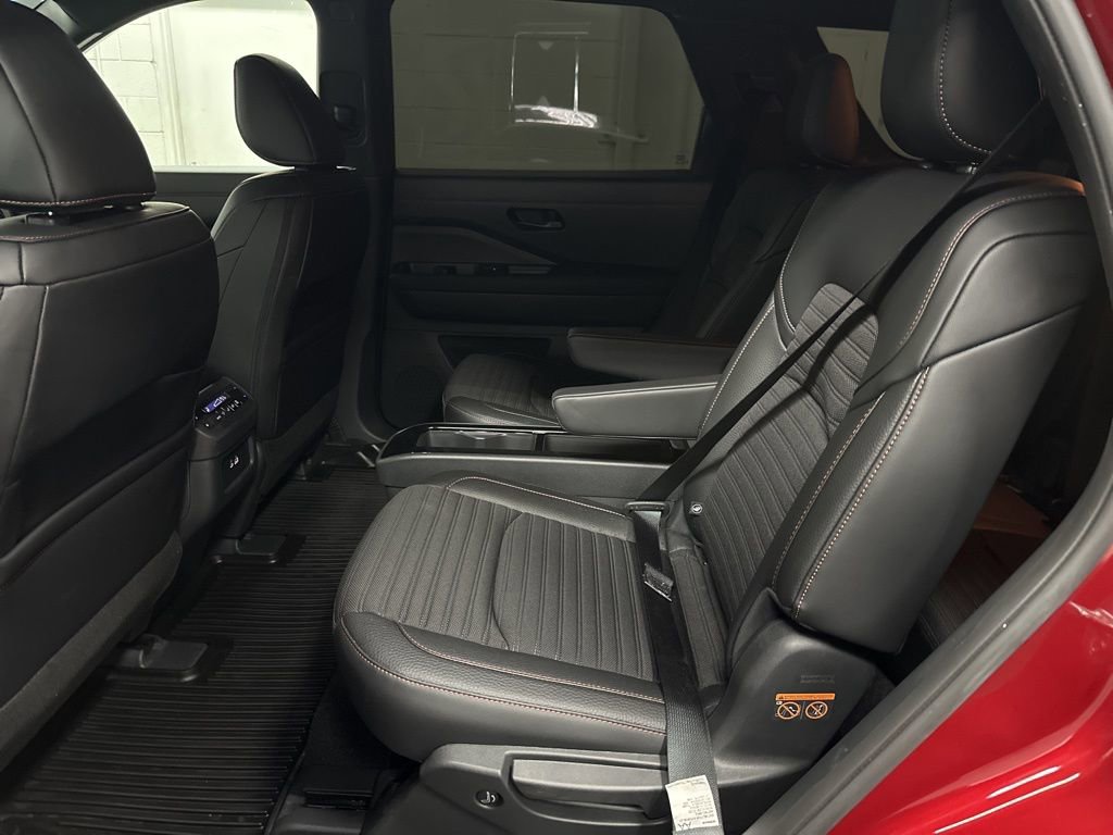 Used 2025 Nissan Pathfinder Rock Creek image 21