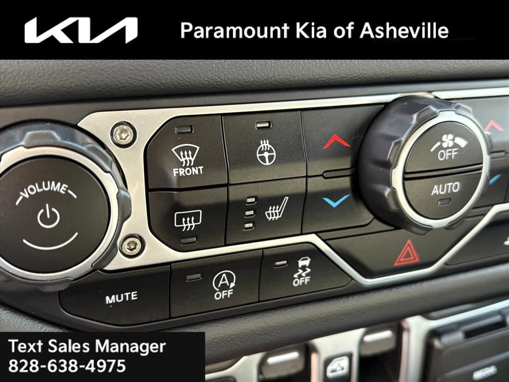 Used 2024 Jeep Wrangler Sahara image 13