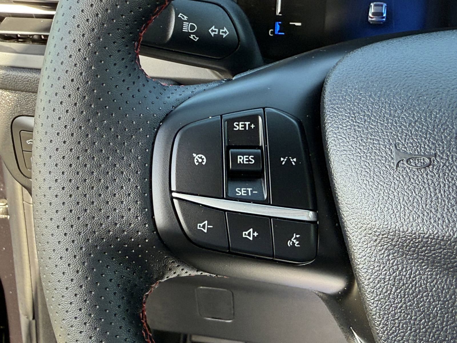 Certified 2025 Ford Escape ST-Line Elite image 25