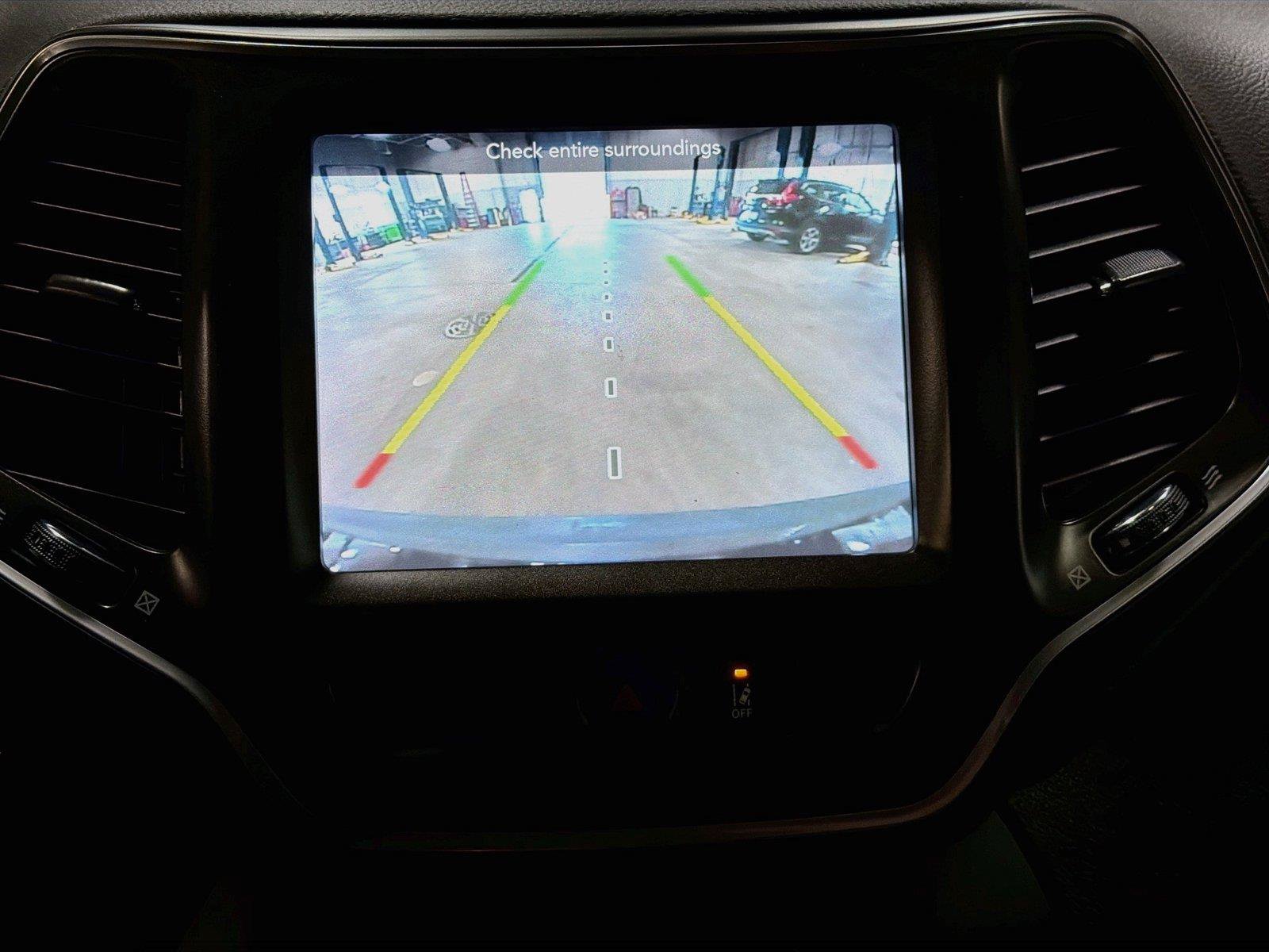 Used 2022 Jeep Cherokee Trailhawk AWD/4WD image 6