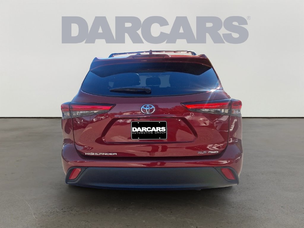 Used 2022 Toyota Highlander XLE AWD/4WD image 5