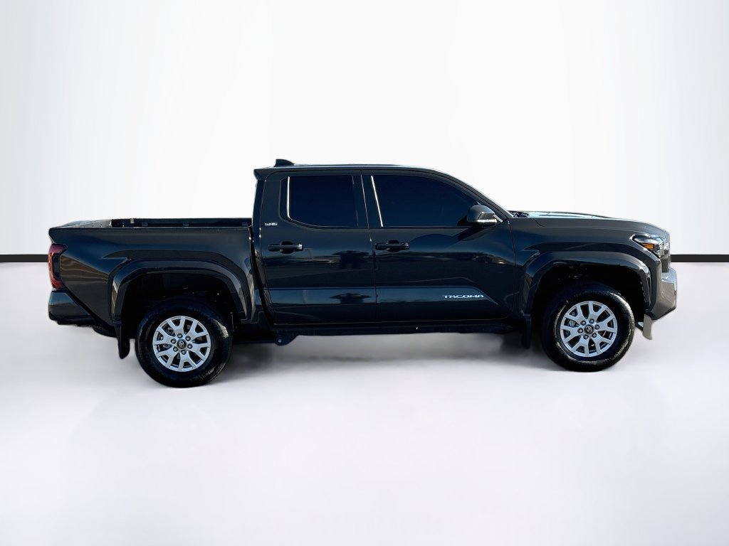 Used 2025 Toyota Tacoma SR5 AWD/4WD image 4