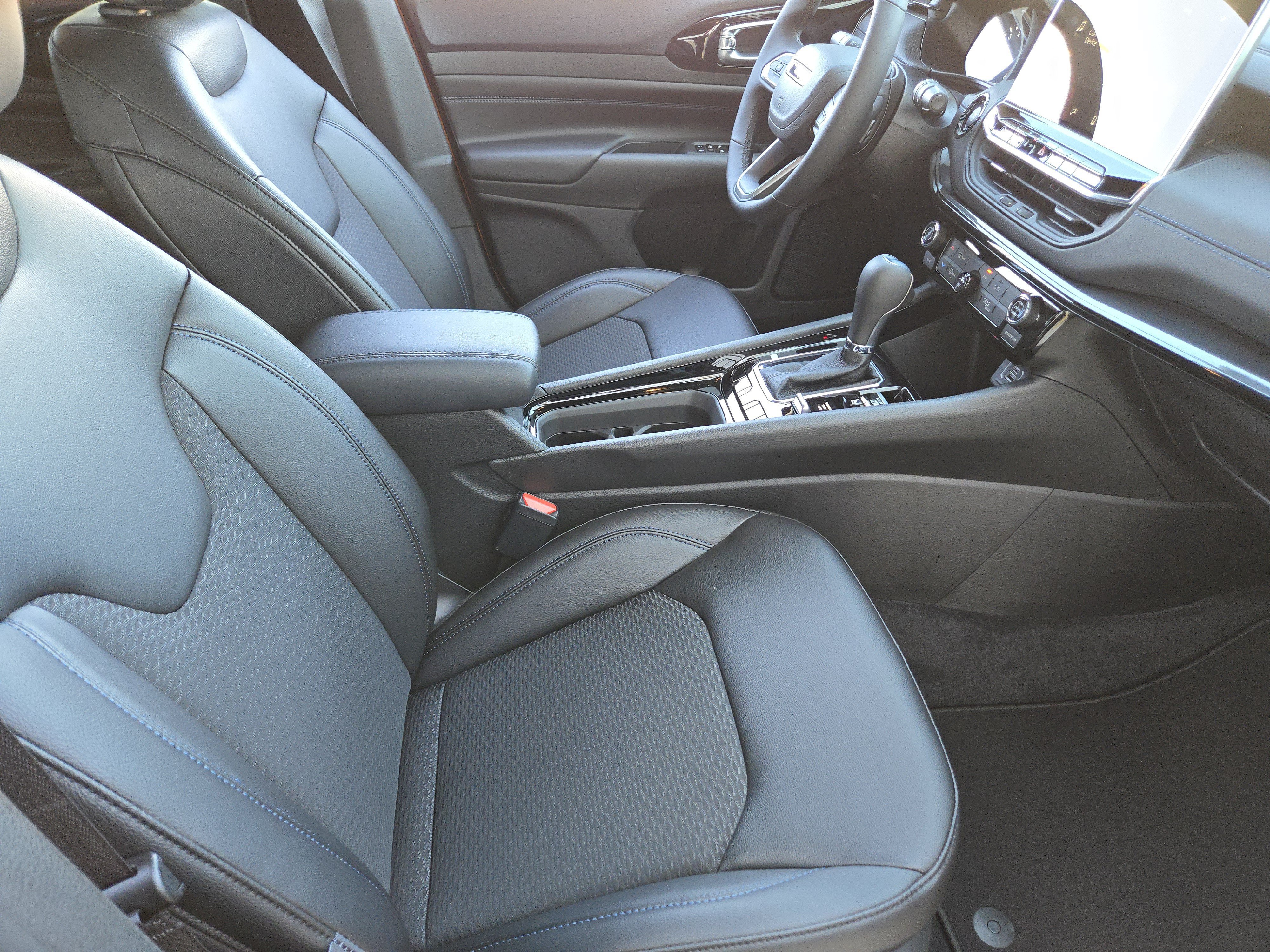New 2026 Jeep Compass Latitude AWD/4WD image 12