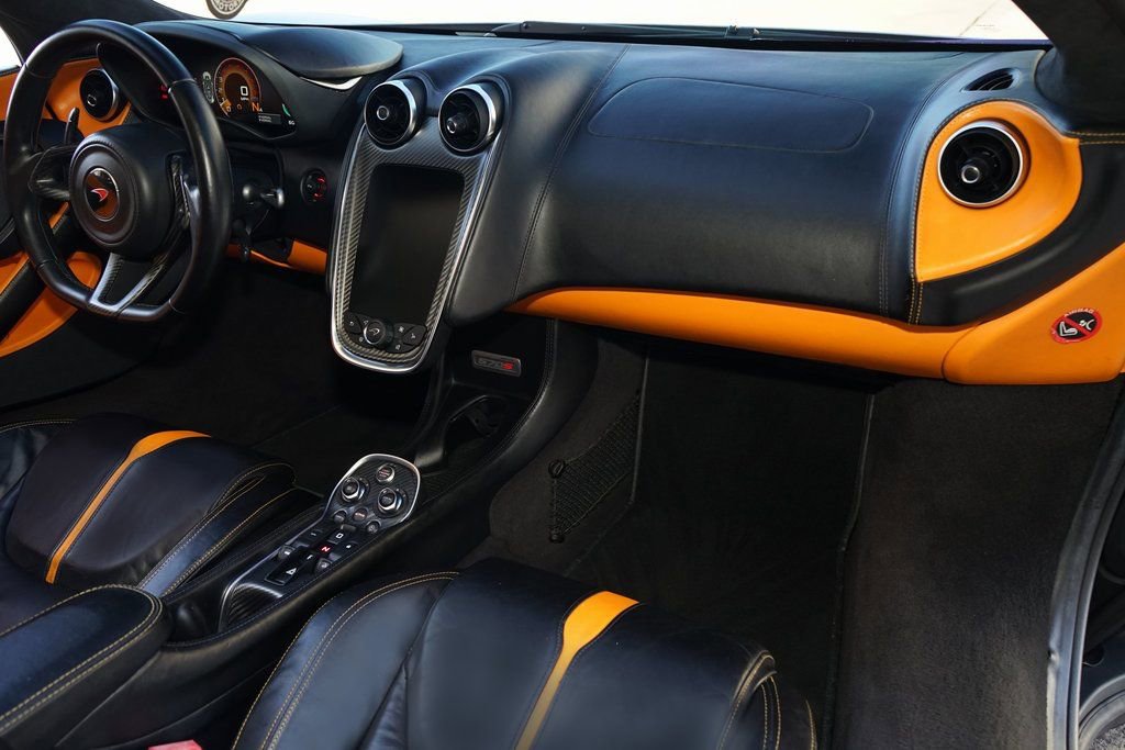 Used 2018 McLaren 570S Spider image 15