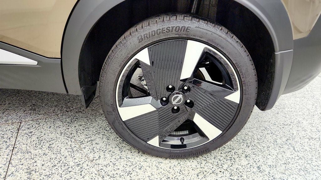 Used 2025 Nissan Kicks SR w/ Illumination Package AWD/4WD image 9