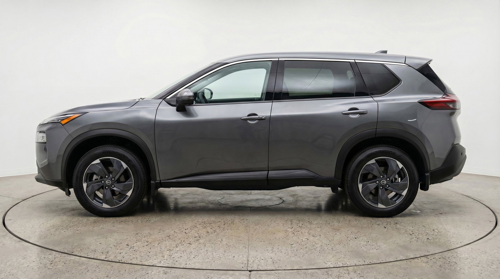 Used 2025 Nissan Rogue SV image 5
