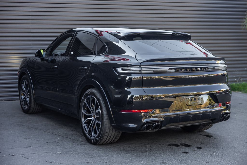 Certified 2025 Porsche Cayenne GTS image 3