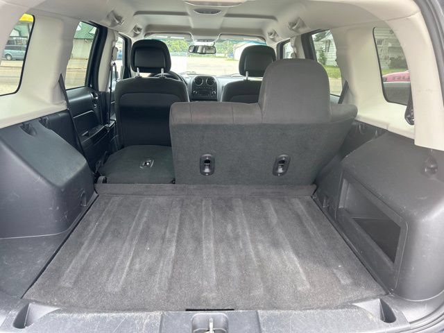 Used 2017 Jeep Patriot Latitude AWD/4WD image 6