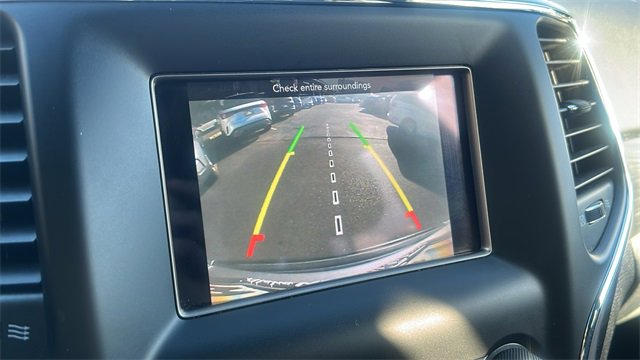 Used 2021 Jeep Grand Cherokee Laredo w/ Security & Convenience Group image 28