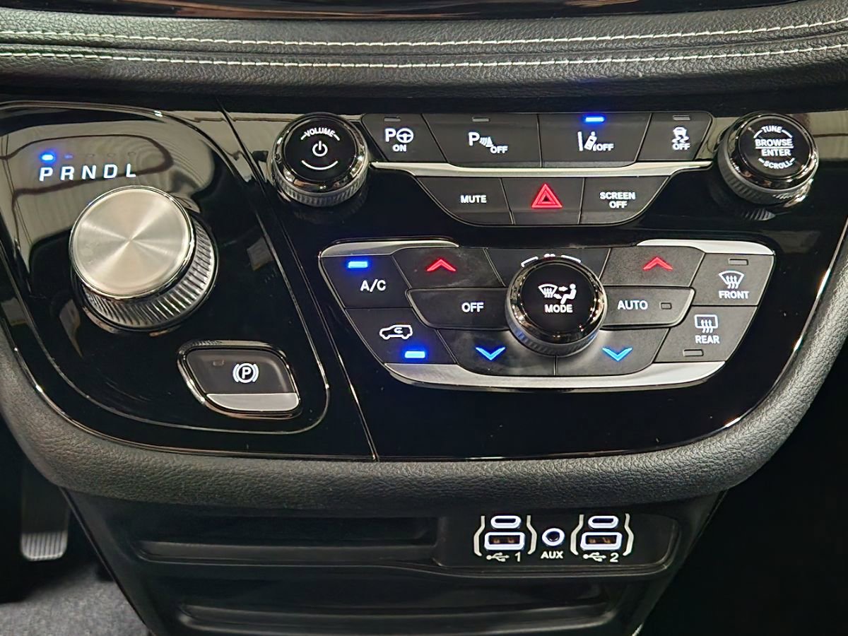 Used 2021 Chrysler Pacifica Touring-L w/ S Appearance Package image 39