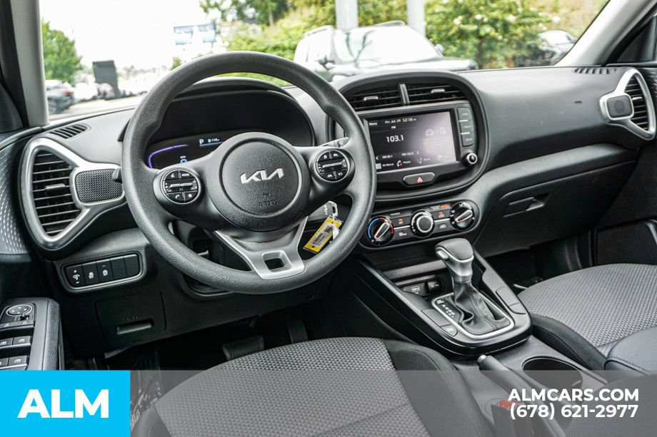 Used 2025 Kia Soul LX w/ LX Technology Package FWD image 27