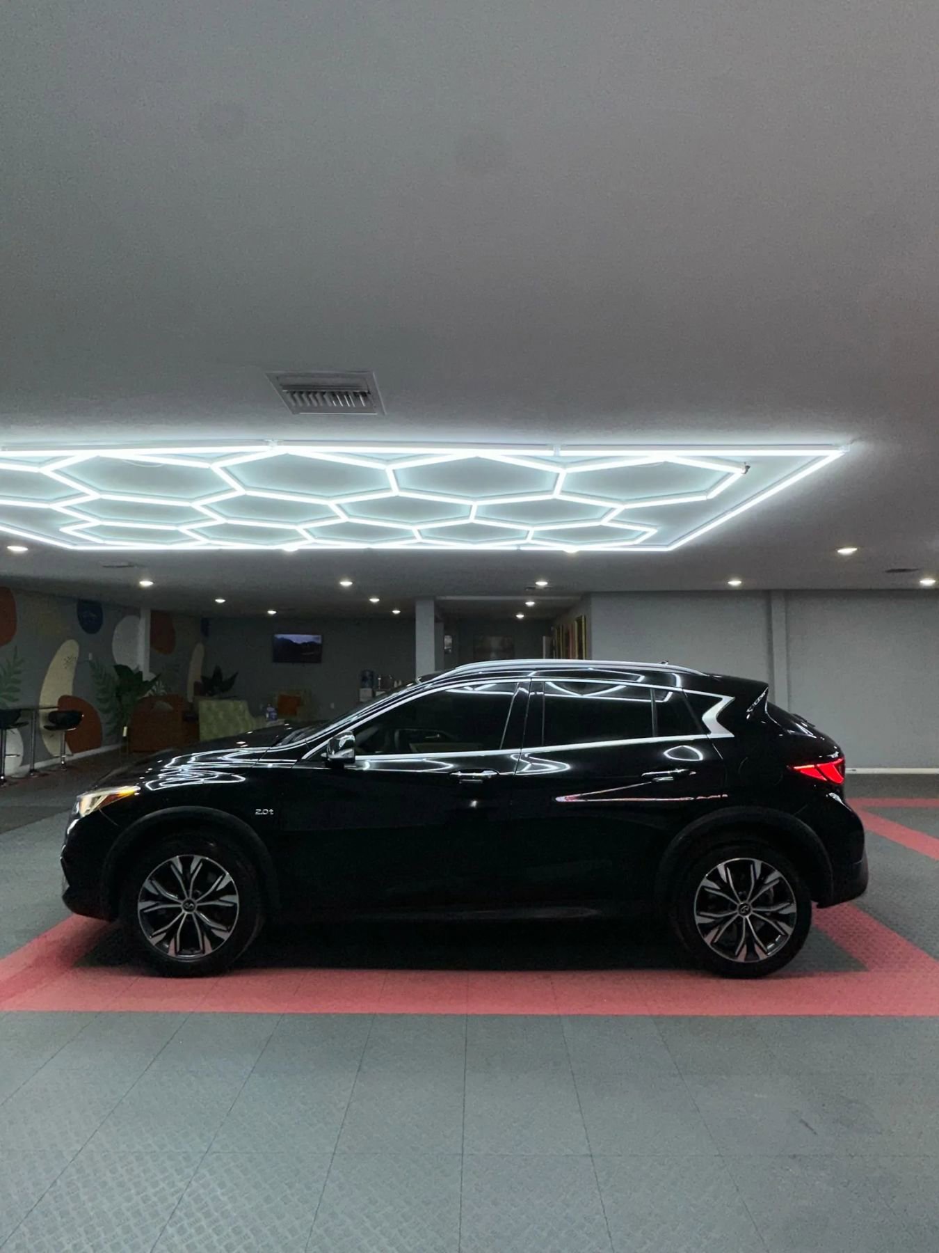 Used 2017 INFINITI QX30 Premium w/ Navigation Package image 3