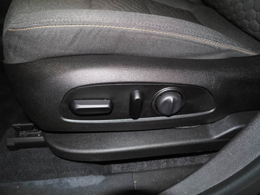 Used 2020 Chevrolet Equinox LT image 22