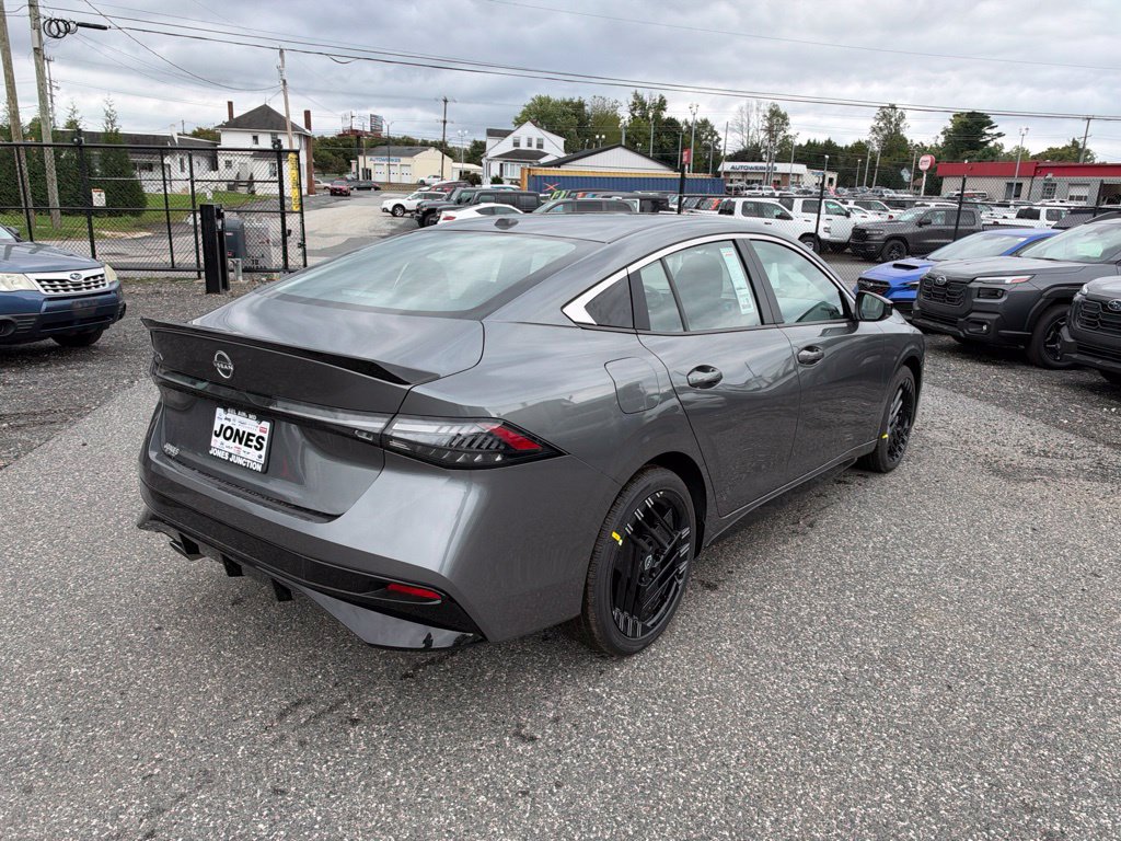 New 2027 Nissan Sentra SR w/ SR All Weather Package FWD image 5