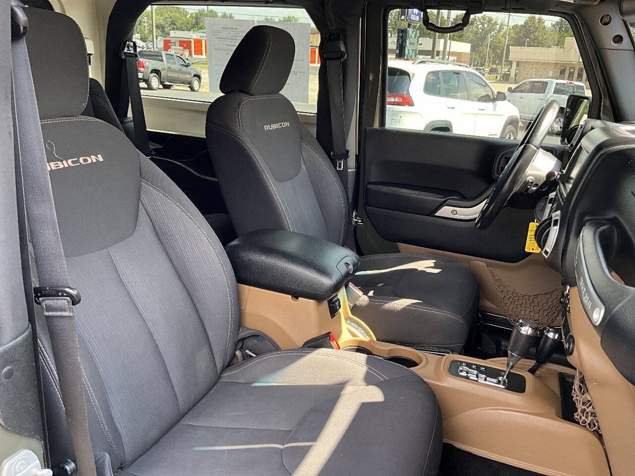 Used 2015 Jeep Wrangler Rubicon w/ Power Convenience Group AWD/4WD image 16