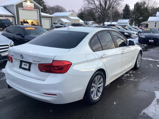 Used 2017 BMW 320i xDrive 320i xDrive image 3