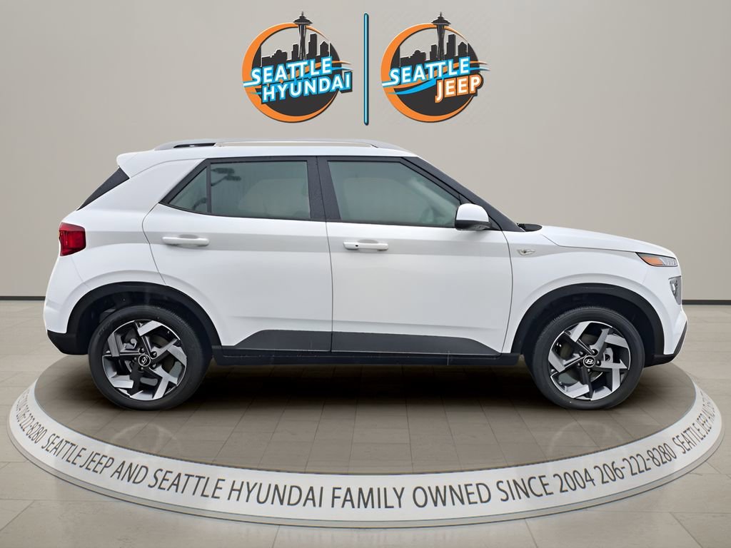 Used 2026 Hyundai Venue SEL FWD image 6
