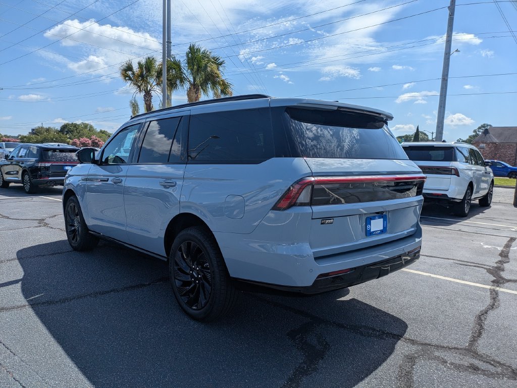 New 2027 Lincoln Navigator Reserve w/ Jet Appearance Package AWD/4WD image 6