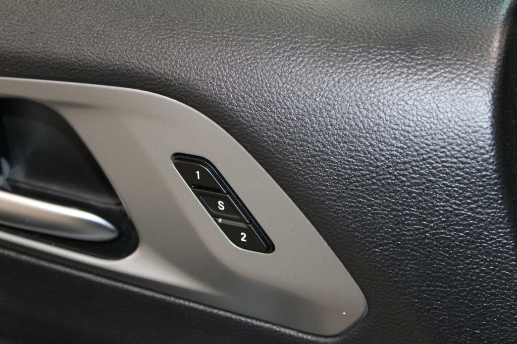 Used 2025 Chrysler Pacifica Select image 38