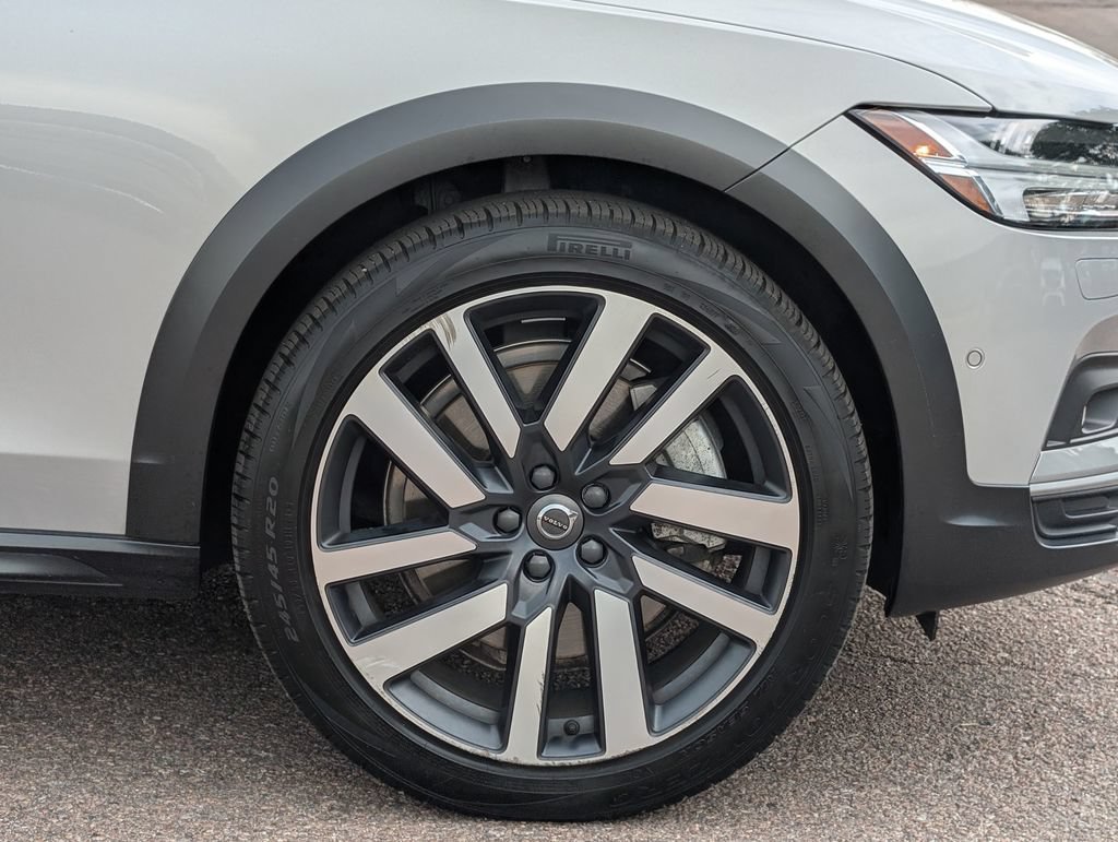 Used 2023 Volvo V90 B6 Cross Country Ultimate AWD/4WD image 10
