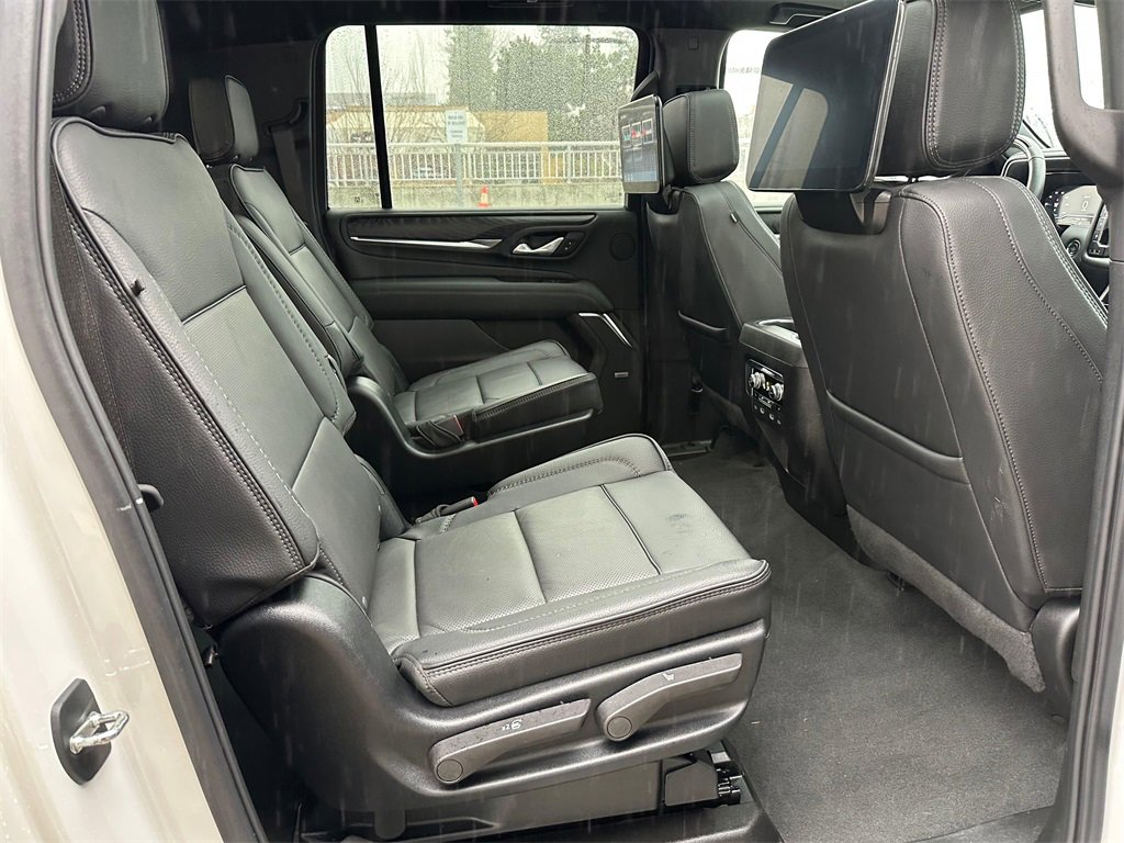 Used 2024 GMC Yukon XL Denali w/ Denali Reserve Package image 12