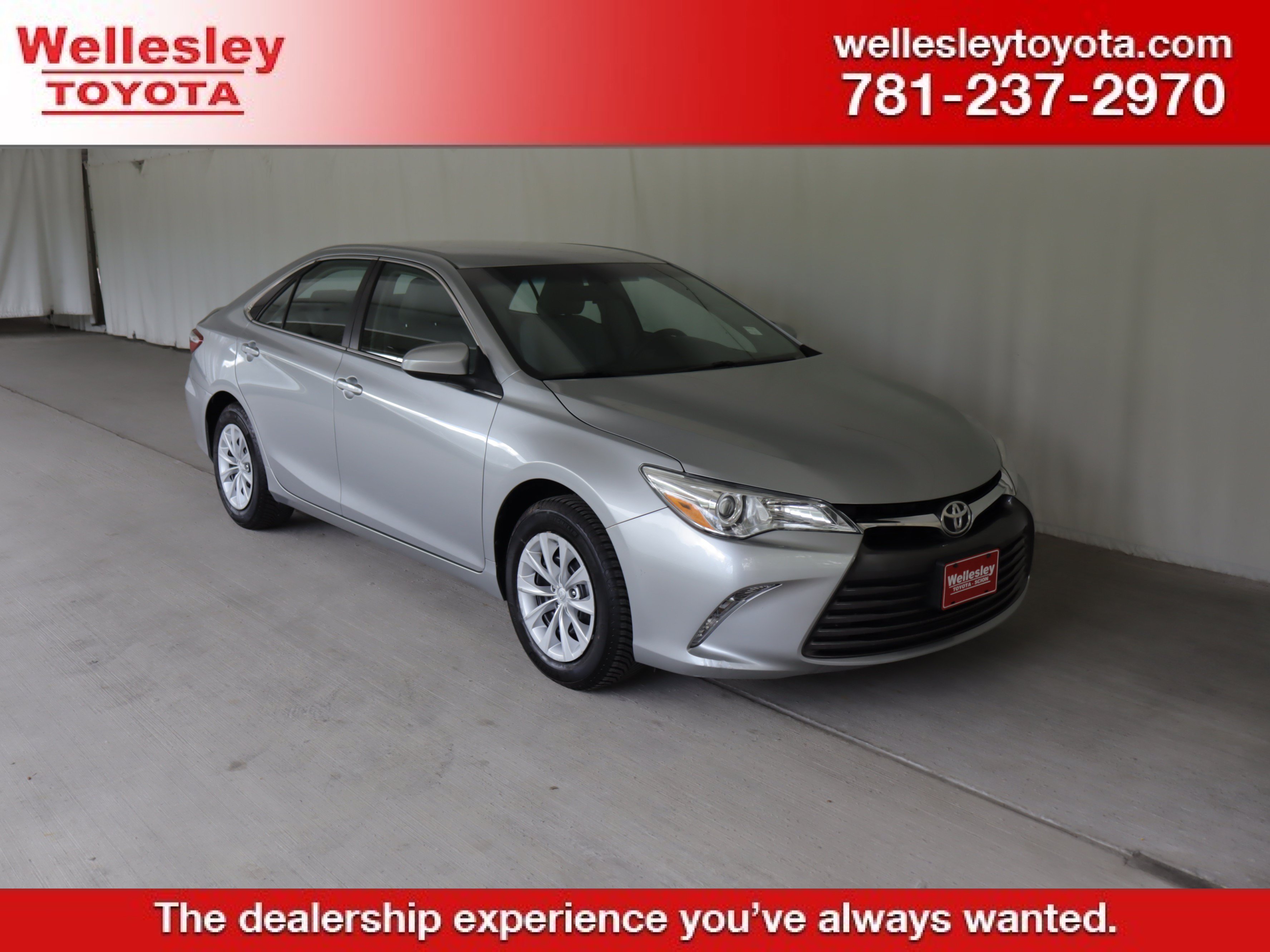 Used 2015 Toyota Camry LE FWD image 1