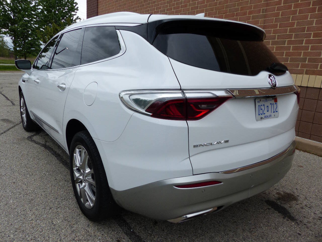 Used 2022 Buick Enclave Premium w/ Surround and Sites Package FWD image 8