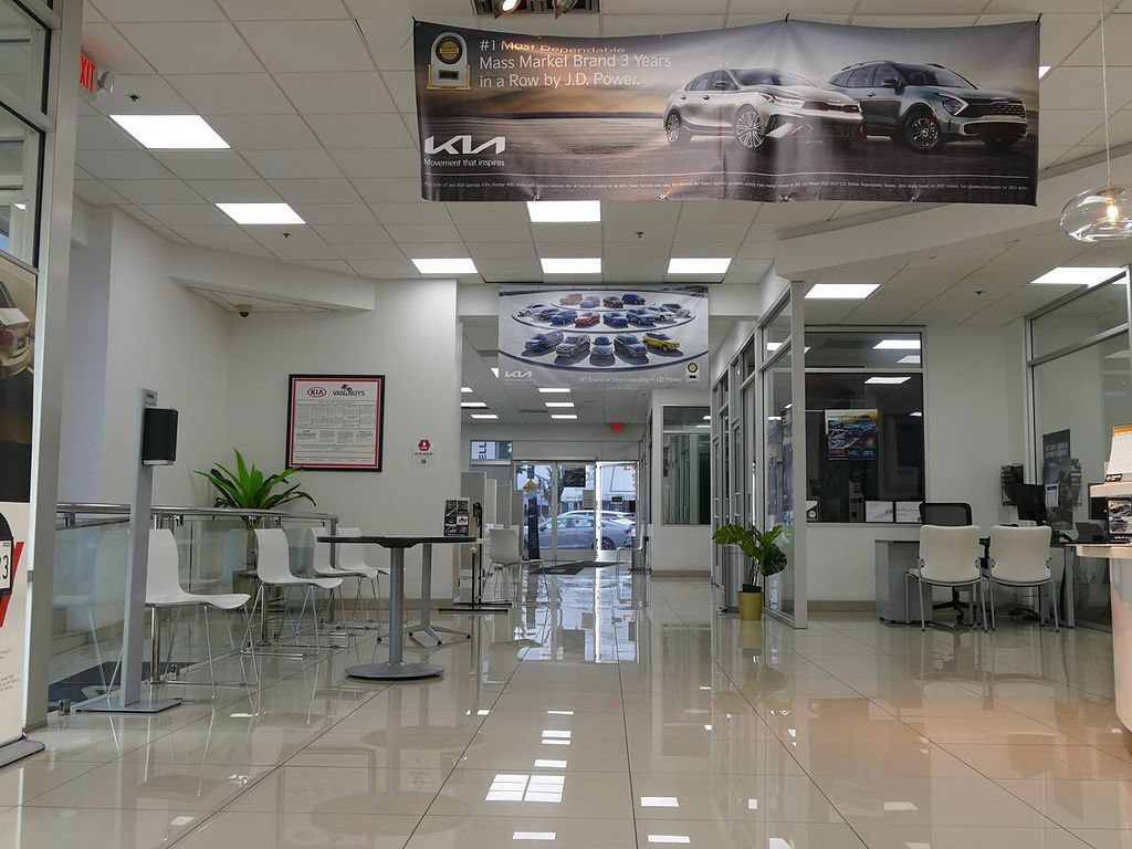 Used 2025 Mercedes-Benz GLB 250 4MATIC image 41