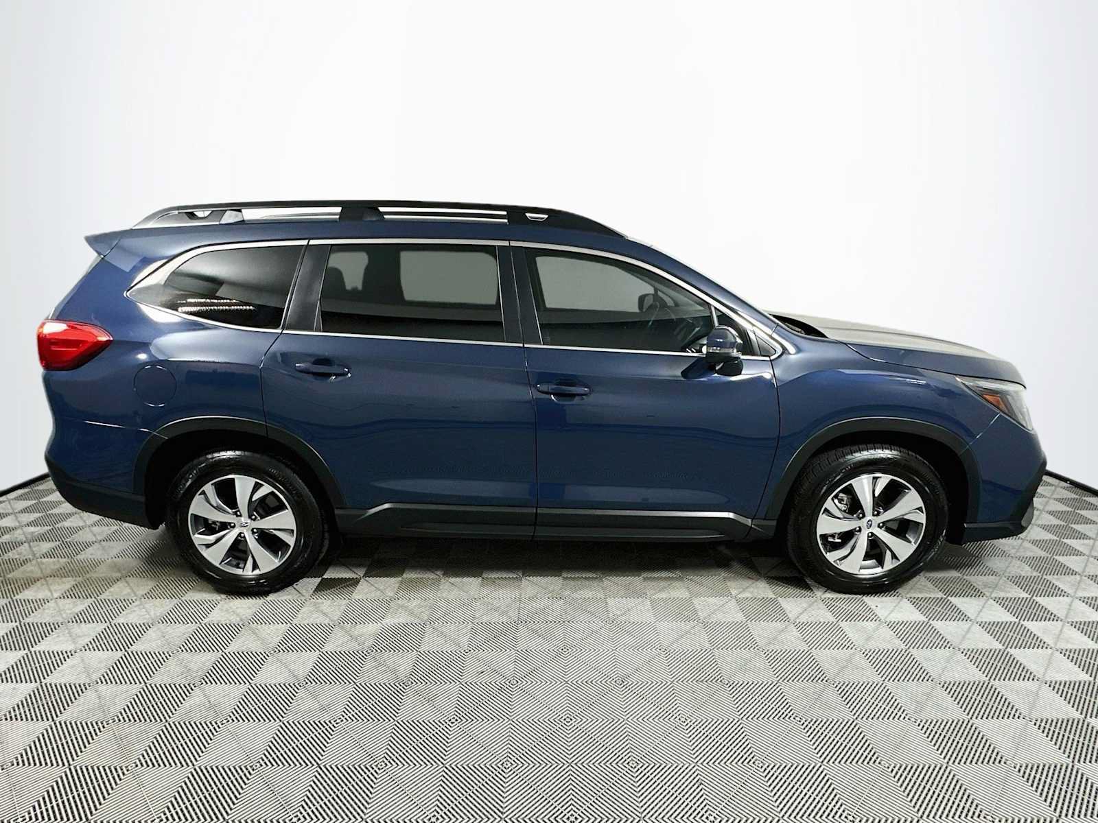 Certified 2023 Subaru Ascent Premium AWD/4WD image 8
