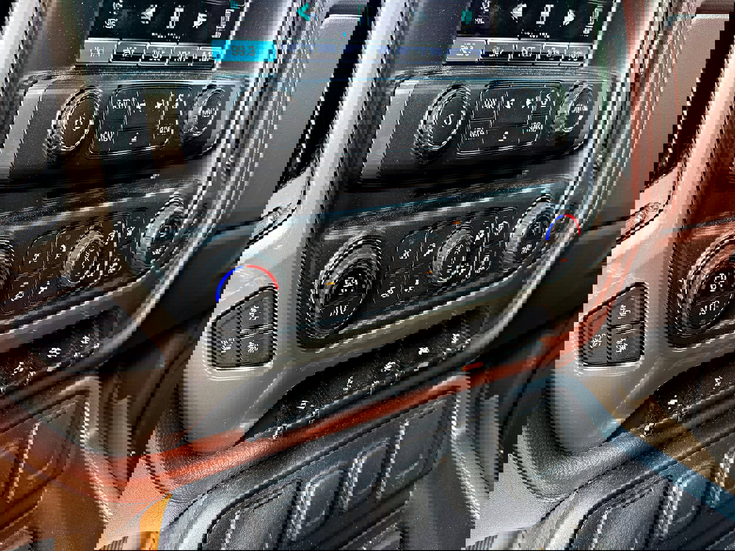 Used 2014 Chevrolet Silverado 1500 High Country w/ High Country Premium Package image 17