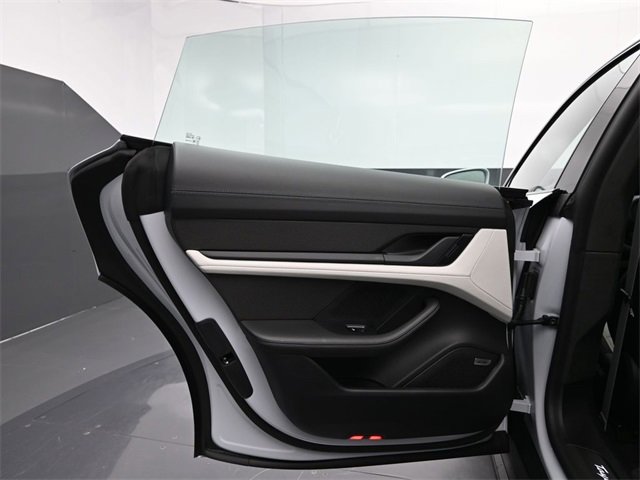 Used 2025 Porsche Taycan GTS image 18