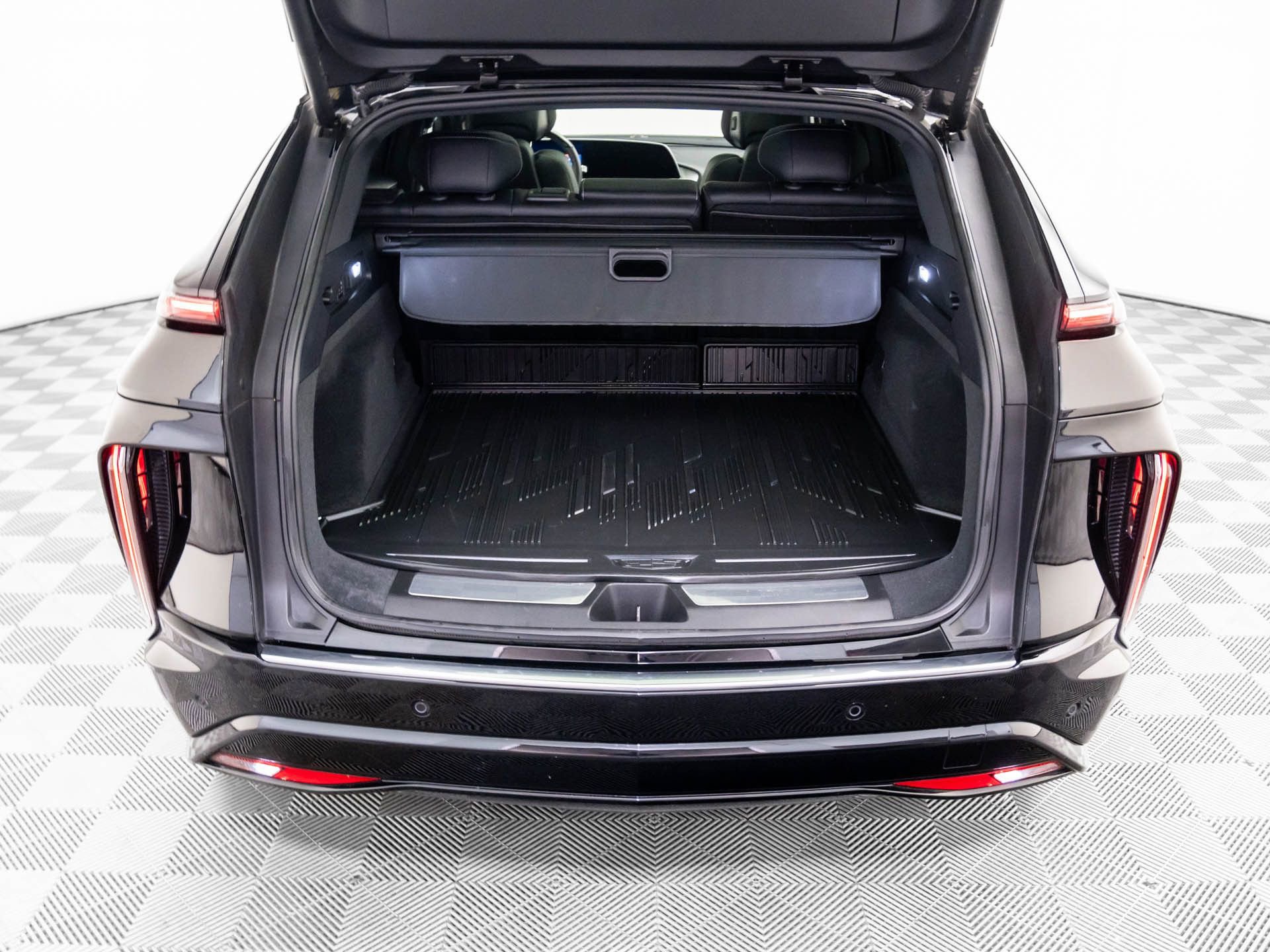 Certified 2025 Cadillac Lyriq Luxury w/ LPO, Floor Liner Package image 34