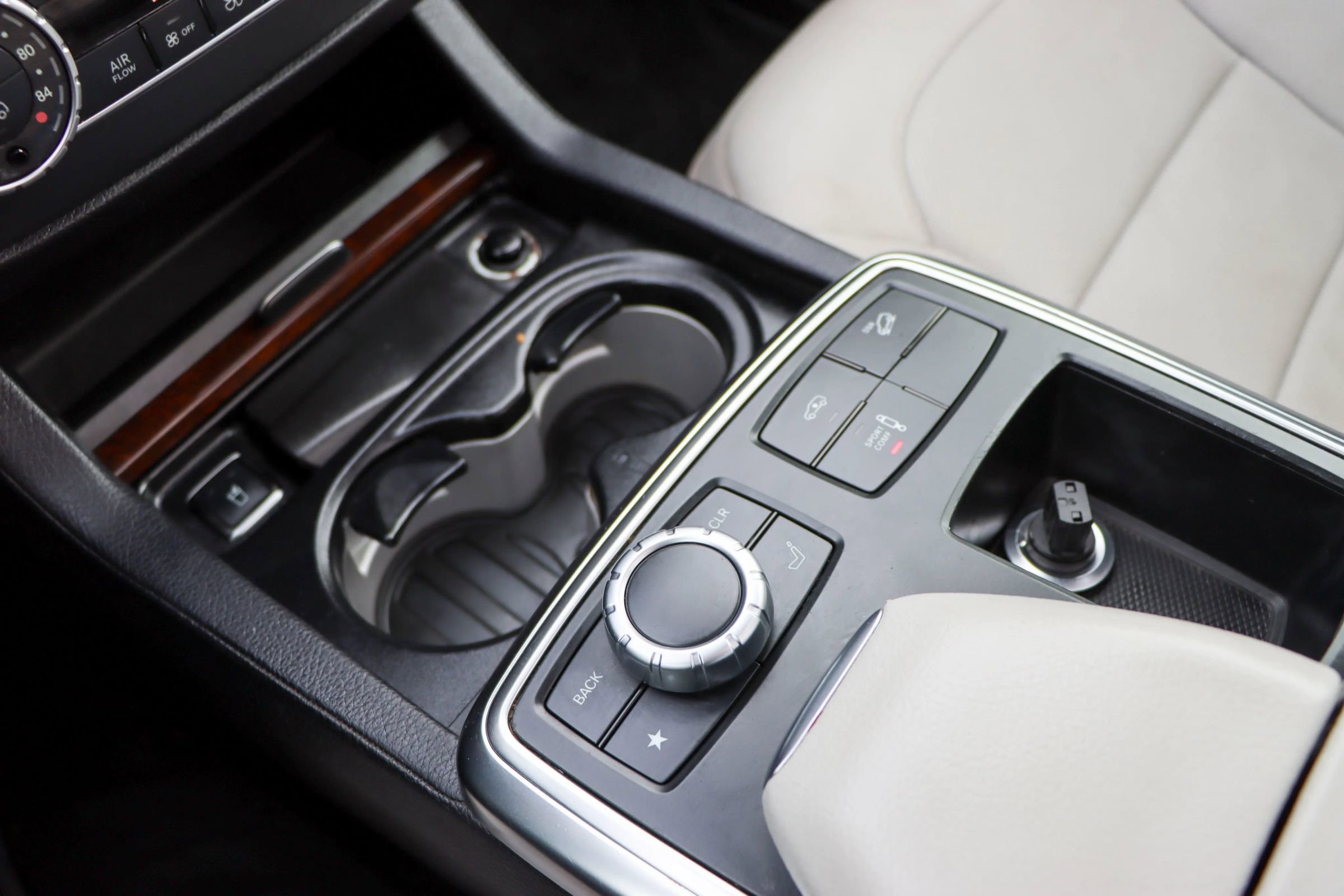 Used 2015 Mercedes-Benz GL 550 4MATIC image 64