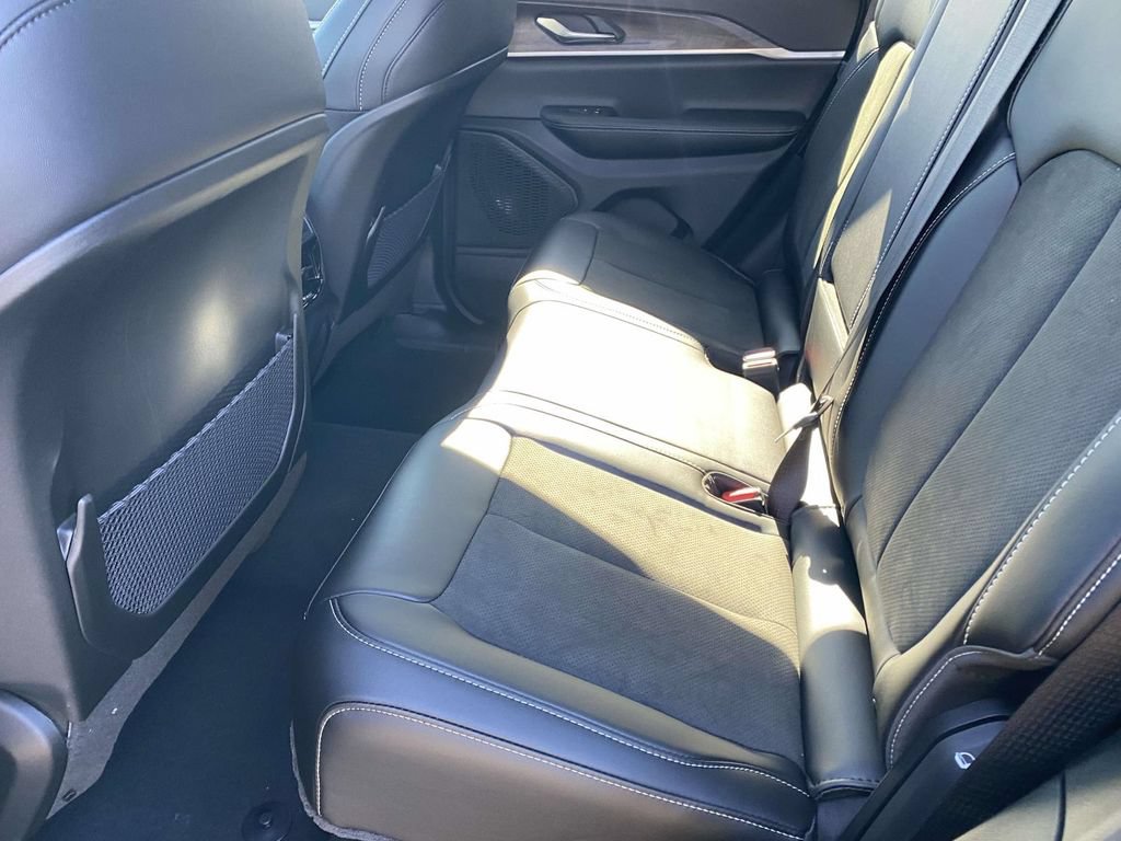 New 2026 Jeep Grand Cherokee Limited w/ Limited Altitude Package RWD image 9