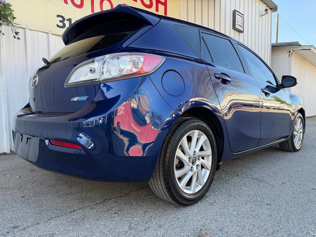 Used 2013 MAZDA MAZDA3 i Grand Touring w/ Tech Pkg image 16