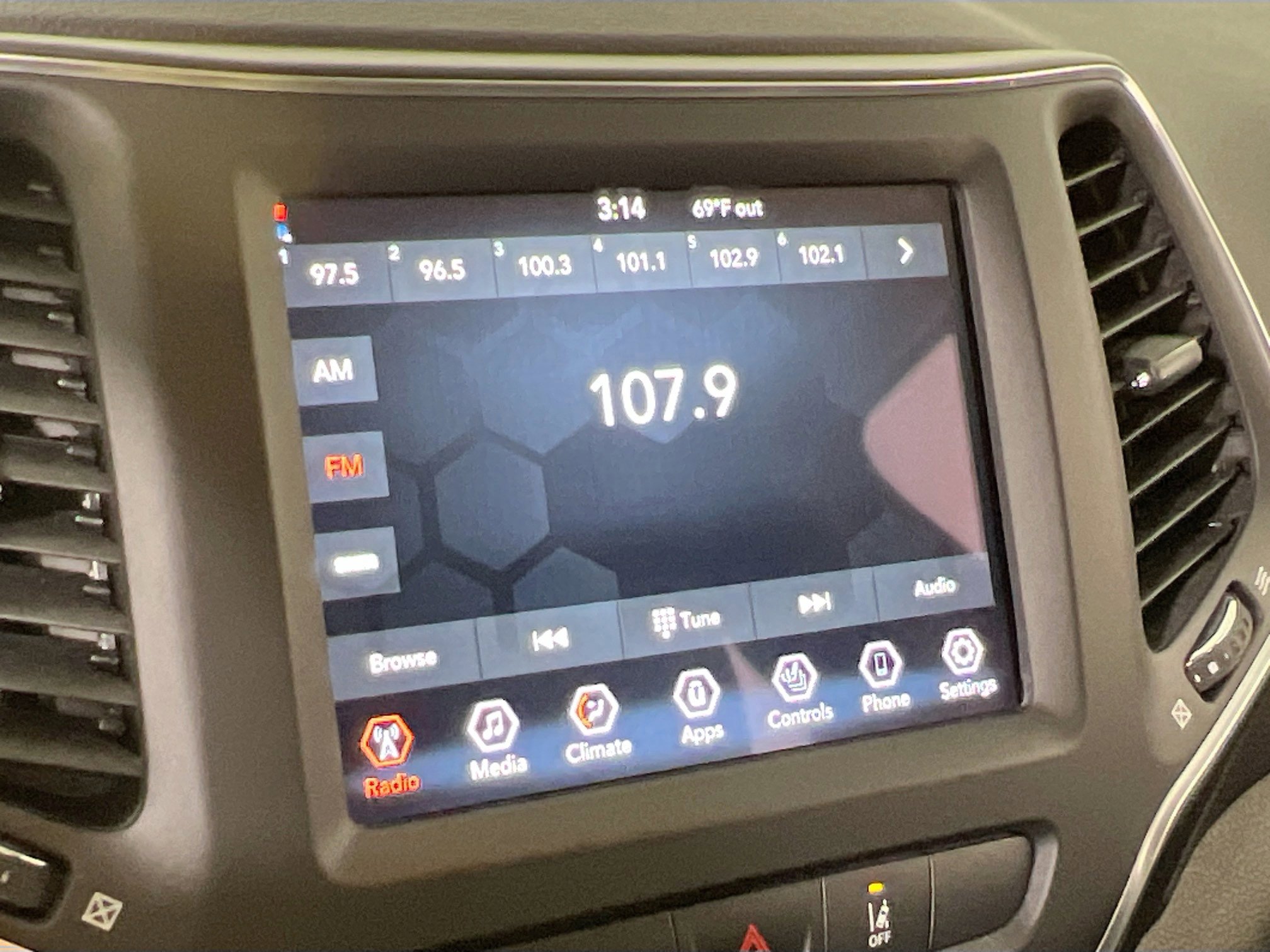 Used 2022 Jeep Cherokee Latitude image 14