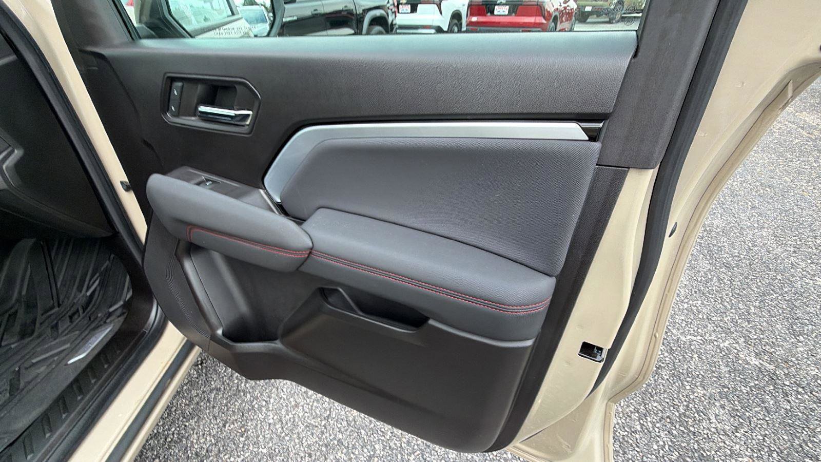 Used 2023 Chevrolet Colorado Z71 w/ Z71 Convenience Package 2 AWD/4WD image 15
