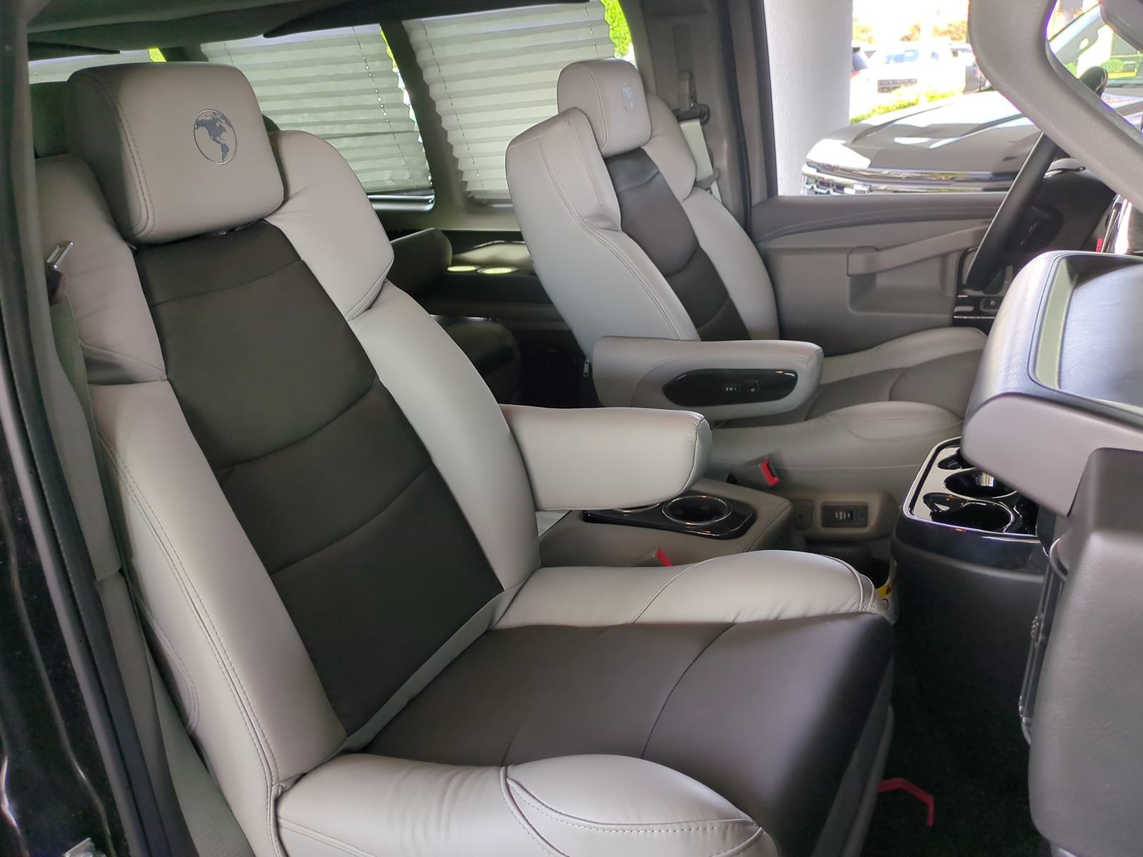 New 2025 GMC Savana 2500 Extended w/ Driver Convenience Package RWD image 92
