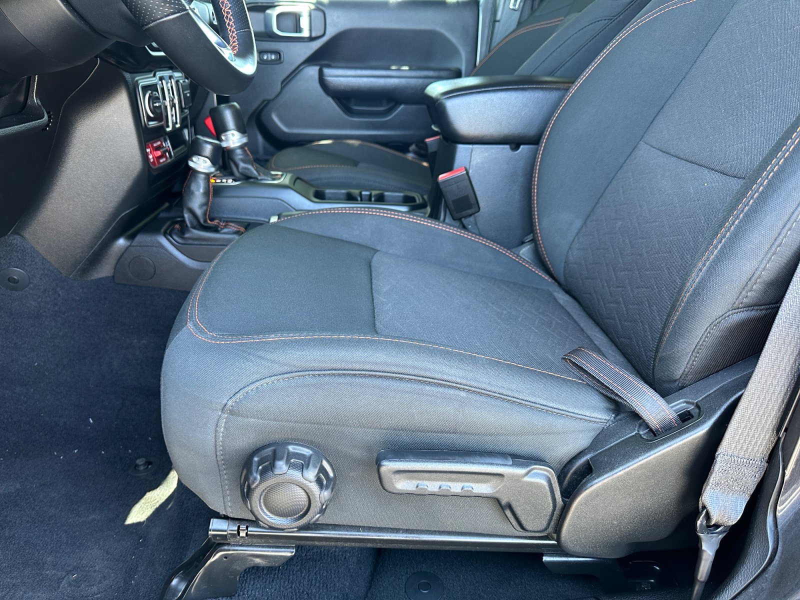 Used 2023 Jeep Gladiator Mojave AWD/4WD image 15