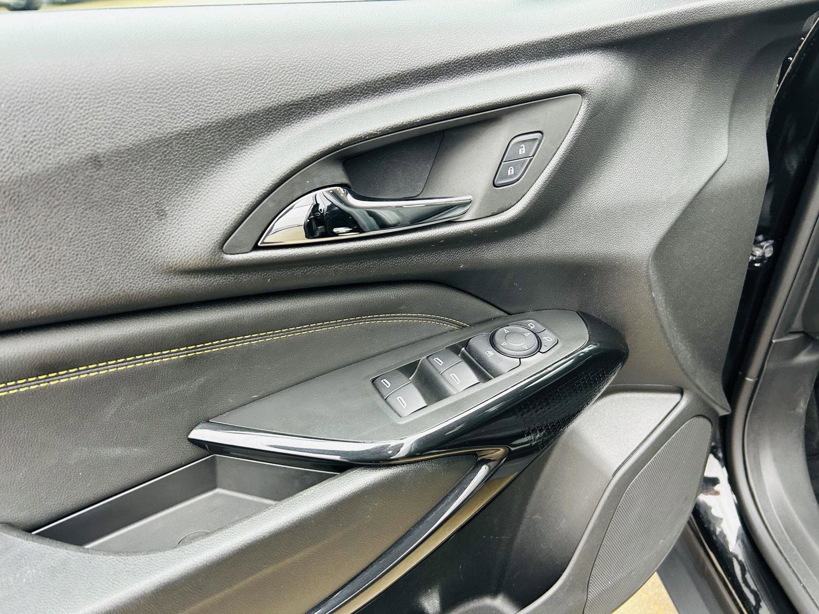 Used 2024 Chevrolet Trax LT w/ Driver Confidence Package image 12