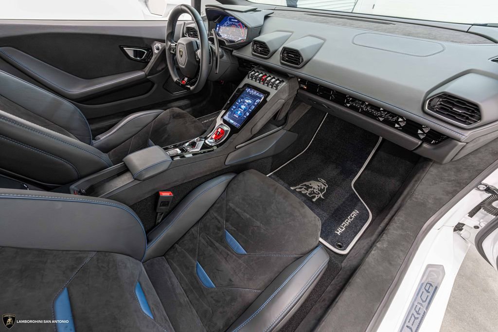 Used 2023 Lamborghini Huracan Tecnica image 3